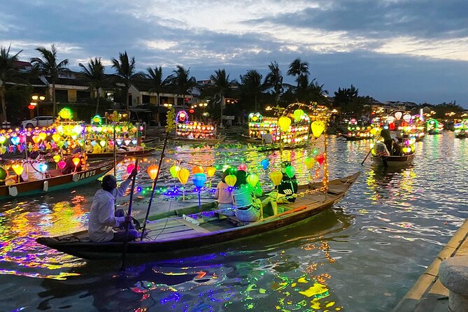 Enjoy Sightseeing Hoi An City Evening Tour with Lantern Boat Ride